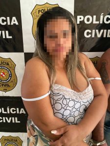 Rosona do tráfico, vulgo Rosa tatuzão, Jairo e esposa. Com eles foi encontrado, vários celulares, uma boa quantidade de intorpescentes, aparentando cocaína, maconha e crack, e ainda uma boa quantidade de dinheiro.