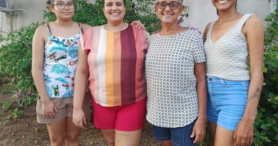 Tânia é mãe de três filhas e começou a faculdade aos 60 anos de idade. Foto - acervo pessoal