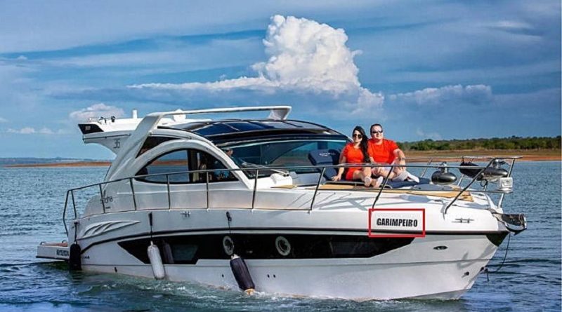 Entre as fotos juntadas no relatório pelos investigadores estão uma lancha com o nome "Garimpeiro", caminhonete importada, helicóptero e aviões.
  (Foto:Reprodução UOL)