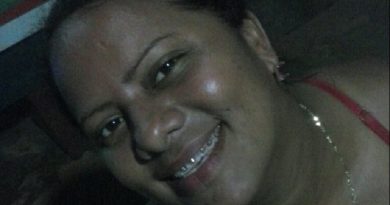 A moradora da cidade de Anapu, Monick Monteiro de Souza, de 32 anos de idade, foi encontrada sem vida dentro de uma quitinete com cadeado na boca.