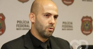 O sepultamento do delegado da Polícia Federal de Mato Grosso, Roberto Moreira da Silva Filho, de 35 anos, será neste domingo à tarde, às 16h30, no cemitério Campo da Esperança, no Distrito Federal, em Brasília.