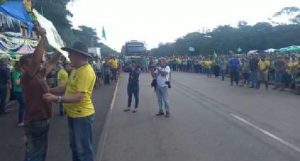 Manifesto em frente a base do Cachimbo em Novo Progresso -PA