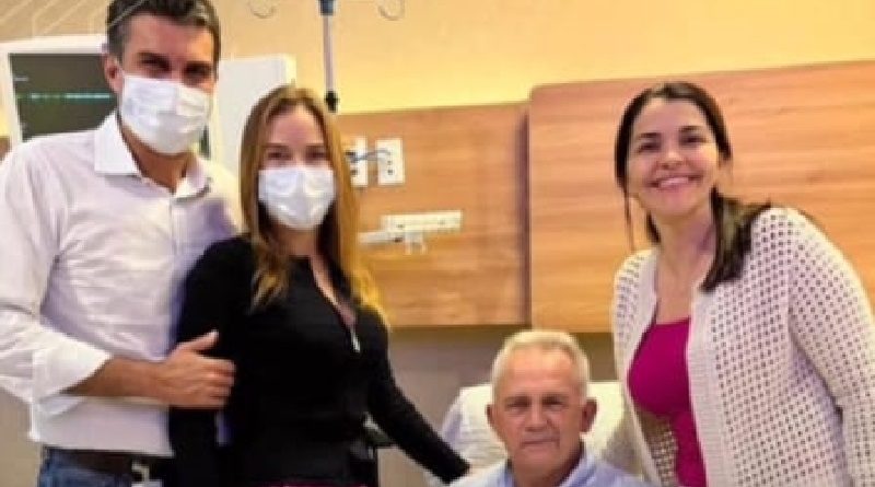 Governador Helder Barbalho visita prefeito Valmir Climaco que recupera de AVC no hospital Sírio Libanês, em São Paulo (Foto: Reprodução)