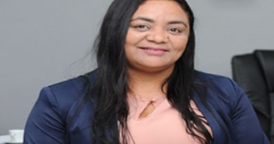 Vereadora Professora Beatriz (pl), EXONEROU a filha assessora Débora de Vargas QUE OCUPAVA  o cargo de Assessora Parlamentar lotada no gabinete da vereadora Beatriz Coelho de Paula.(Foto: Reprodução)