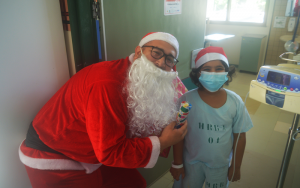 Letícia Ramalheiro recebeu a visita do Papai Noel_Instituto Mais Saúde(1)
