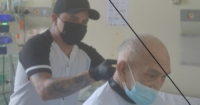 Manoel da Silva foi o primeiro a cortar o cabelo durante a ação_Instituto Mais Saúde (1)