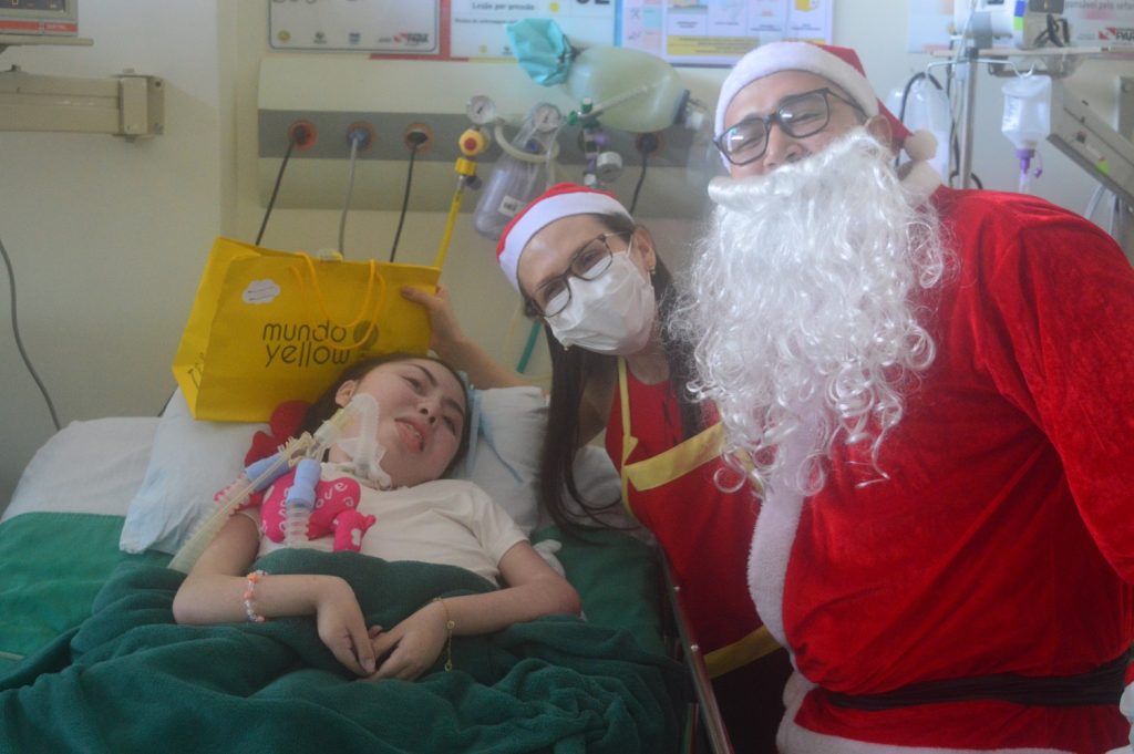 Papai Noel visitou as crianças da Clínica e UTI Pediátricas_Instituto Mais Saúde (2)