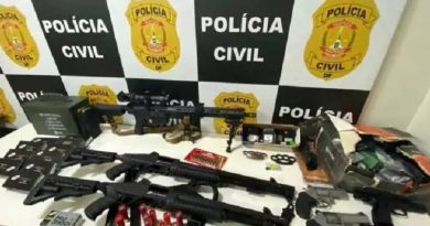O arsenal foi encontrado em um apartamento alugado do Sudoeste, na área nobre do DF. Ele teria trazido a maioria do material do Pará, em uma caminhonete.  (Foto:Divulgação Policia)