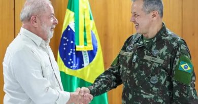 Lula com o nome comandante do Exército, general Tomás Miguel Miné Ribeiro Paiva Rocardo Stuckert/Planalto