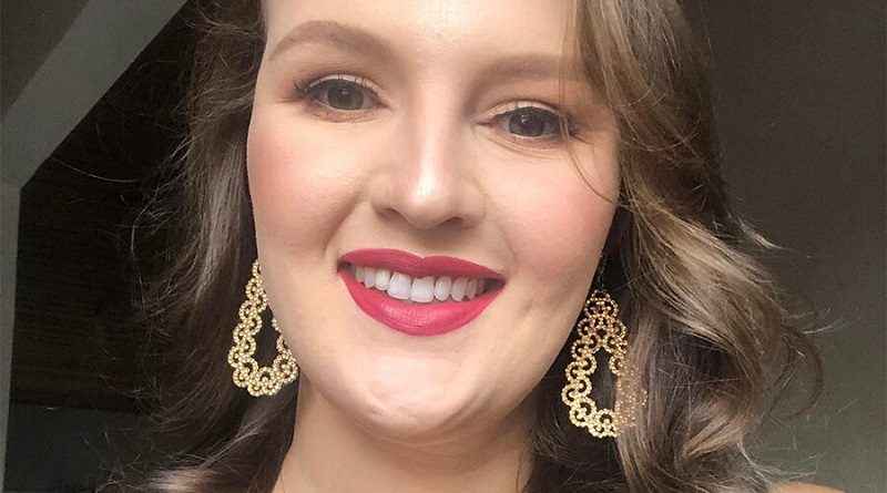 Evellyn-Mendes-900x556