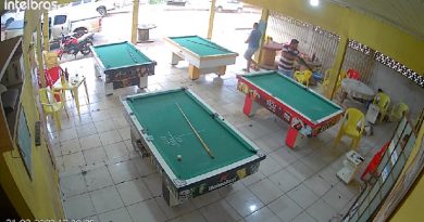 Edgar Ricardo de Oliveira, de 30 anos, acaba de se entregar para a Polícia Civil. Ele é um dos envolvidos nos assassinatos de 7 pessoas em um bar, na última terça-feira (21).