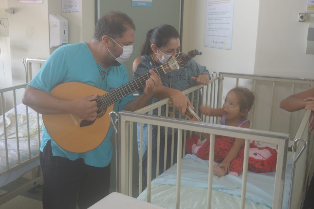 Miakelly Sophia era só animação durante a apresentação musical_Instituto Mais Saúde(1)