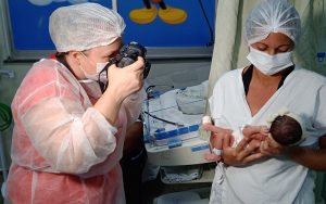 Fotografa Nubia Suriane registra bebês prematuros no HRSP. Fotografia AscomHRSP (1)