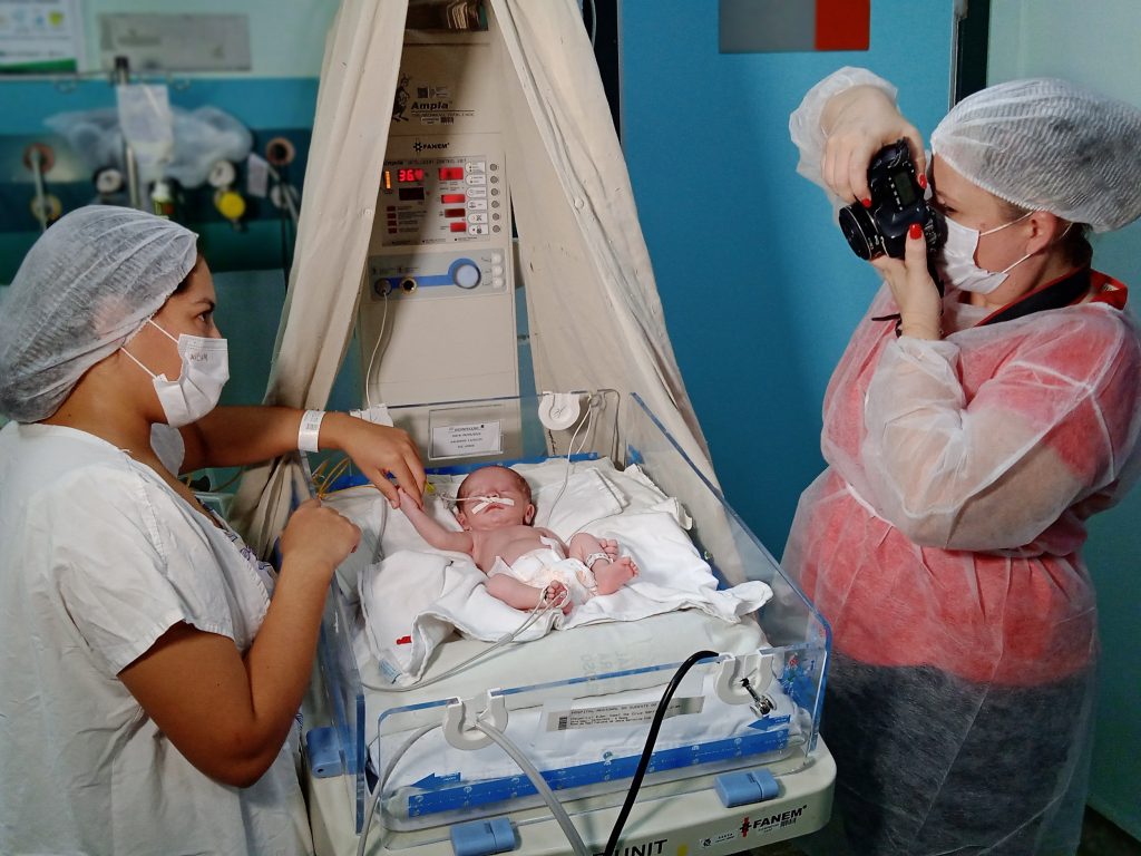 Fotografa Nubia Suriane registra bebês prematuros no HRSP. Fotografia AscomHRSP (2)