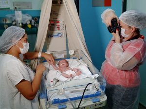 Fotografa Nubia Suriane registra bebês prematuros no HRSP. Fotografia AscomHRSP (2)