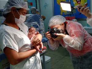 Fotografa Nubia Suriane registra bebês prematuros no HRSP. Fotografia AscomHRSP (3)