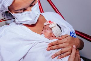 Mães na UTI Neonatal no HRSP. Fotografia Nubia Suriane.