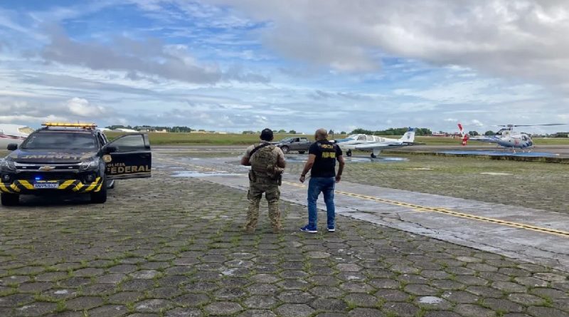 Polícia Federal apreendeu drogas dentro de avião de igreja, que alegou desconhecer procedência do material. — Foto: Polícia Federal/Divulgação