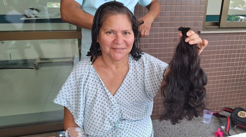 Dona Terezinha Mota pediu um corte de cabelo para doar à Casa Rosa_Instituto Mais Saúde (2)