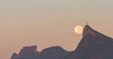 Como pintura. Paisagem do pôr da Lua ao lado do Cristo Redentor — Foto: Divulgação/Leonardo Sens