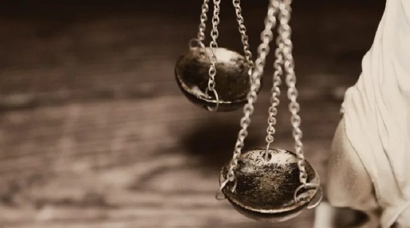 justice-ge8a932d2d_1280-696x464