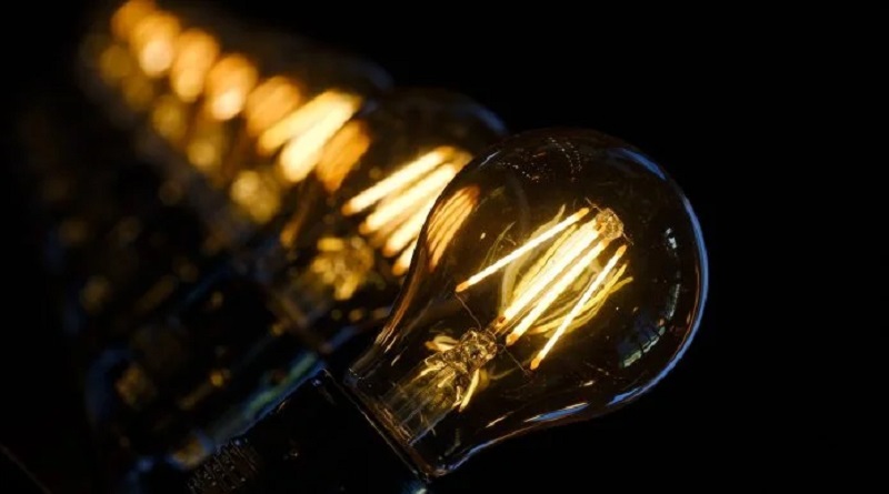 lightbulb-g07e0568ca_1280-696x464