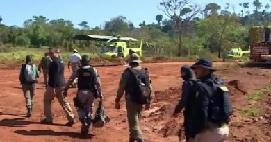 Mega operação contra garimpo ilegal no Pará encontra escavadeira ligada, no Pará. — Foto: Reprodução