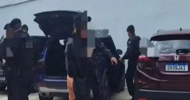 Policiais encaminham suspeita para a Divisão de Repressão e Combate ao Crime Organizado (DRCO). — Foto: BOPE PA