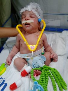 Bebes da UTI Neonatal participaram de ensaio fotografico em homenagem ao dia dos médicos. fotografia Ascom HRSP (2)