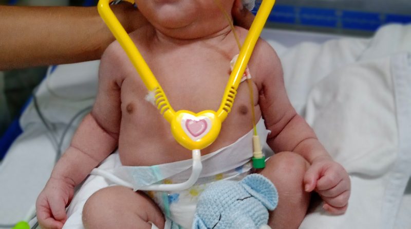 Bebes da UTI Neonatal participaram de ensaio fotografico em homenagem ao dia dos médicos. fotografia Ascom HRSP (2)