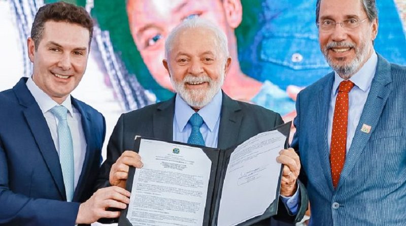 53350048464_13c0fd7951_k-696x497