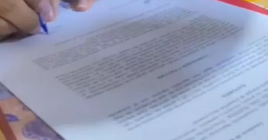 casal-assina-contrato-fidelidade-600x481