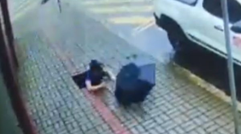 mulhercaiesgoto-1-600x600