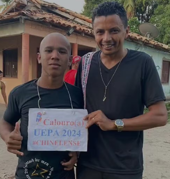 Pescador, José Orlando foi aprovado na Uepa (E) e agradeceu ao professor José Luís Pantoja (D) — Foto: José Luís Pantoja/Arquivo pessoal