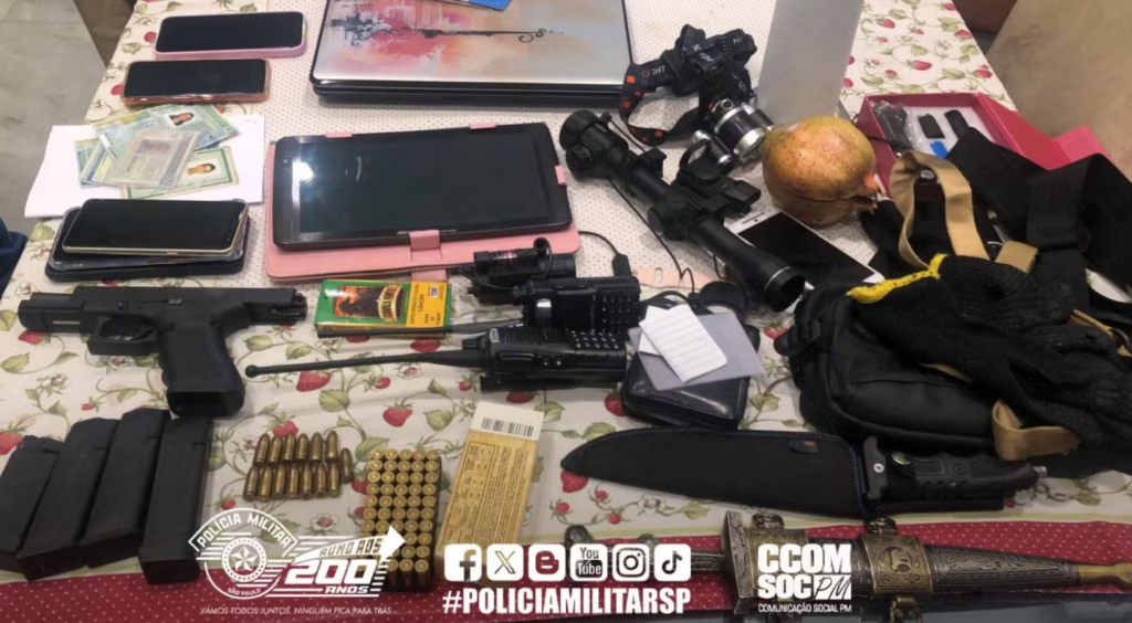 Jakson Oliveira Santos, de 44 anos, estava foragido desde 2005, quando não retornou após ser beneficiado com a saída temporária — Foto: Divulgação PMSP