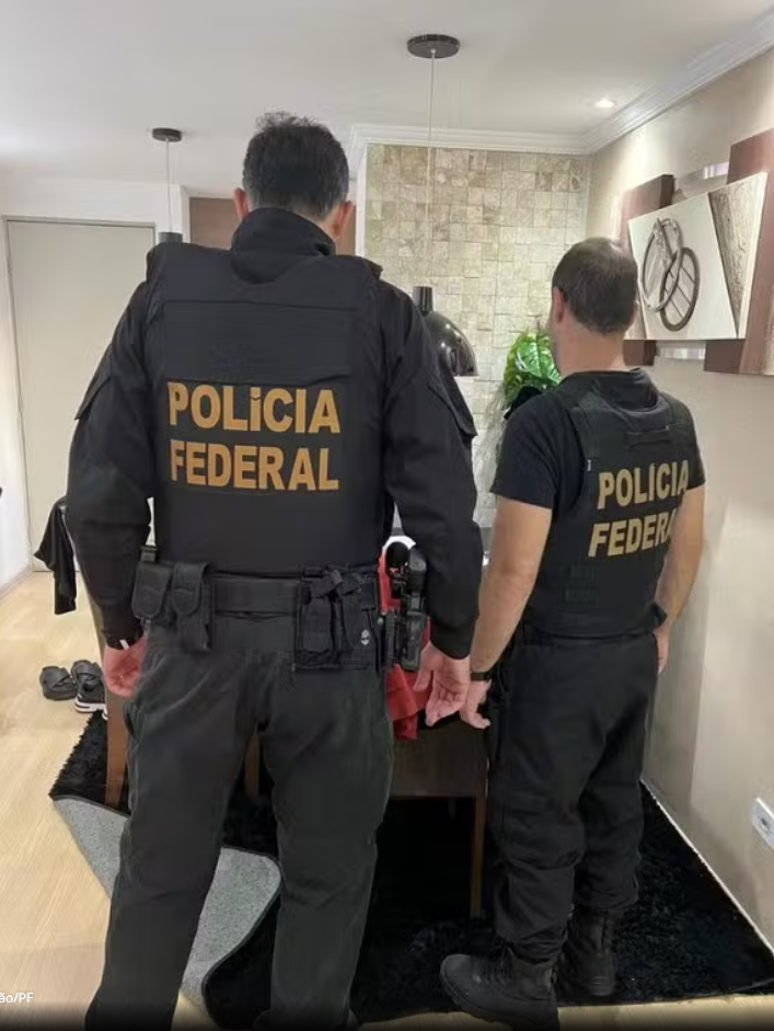 Agentes da PF deflagram operação contra empresários suspeitos de lavagem de dinheiro — Foto: Divulgação/PF