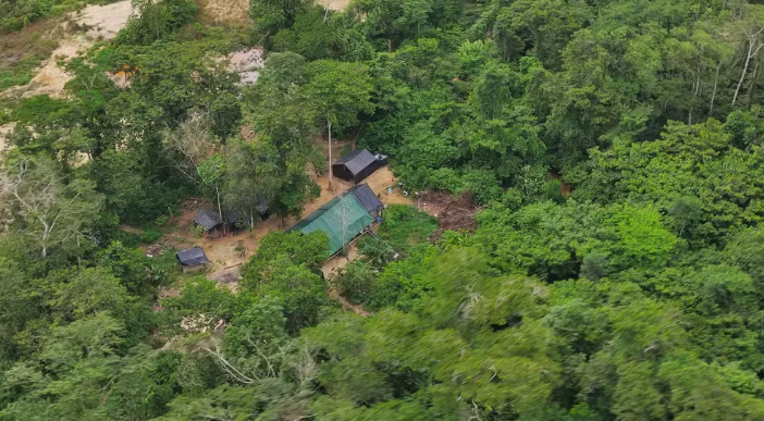 Acampamento de garimpeiros ilegais na Terra Indígena Yanomami, em Roraima — Foto: Ailton Alves/Rede Amazônica