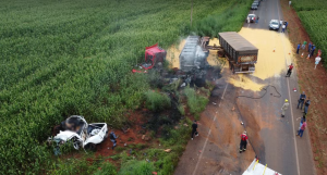 Acidente entre caminhonete e caminhão na MT-249 — Foto: Djeferson Kronbauer