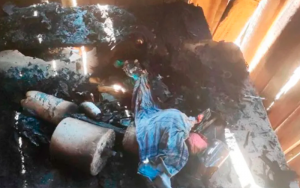 Pertences da vítima que só não morreu porque foi dormir na casa de uma amiga |Divulgação