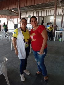 Rejane Souza Enfermeira do posto de saúde Dr Isaías Antunes e Roseli Aparecida de Lima presidente do Clube Terceira Idade de Novo Progresso, realizadores do evento (Foto>Sidney Spiess)