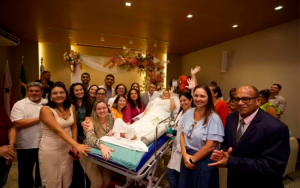 Casal realiza casamento em hospital após noiva ser internada com câncer no Pará — Foto: Rafael Diniz/Ascom HOL