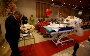 Casal realiza casamento em hospital após noiva ser internada com câncer no Pará — Foto: Rafael Diniz/Ascom Hol
