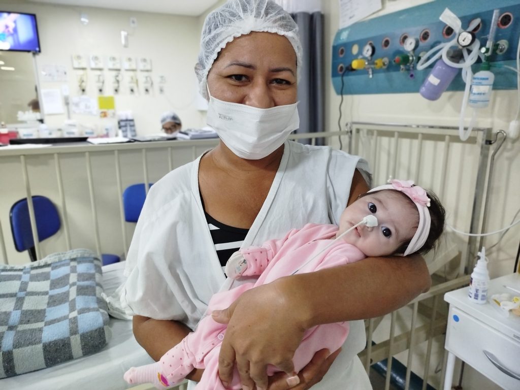 Maria Raimunda há 22 dias acompanha a filha Raphaela na UTI pediatrica do HRSP. Fotografia Ascom HRSP
