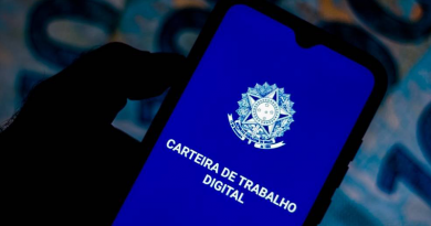 Carteira de trabalho GettyImages-1227822522.jpg