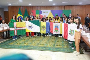 Estudantes e representantes das escolas com 10 pontos no Ideb 2023 apresentaram suas experiências educacionais para o presidente Lula e o ministro Camilo Santana. Foto: Luís Fortes/MEC 4 13.jpg