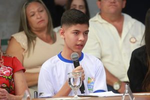 Estudantes e representantes das escolas com 10 pontos no Ideb 2023 apresentaram suas experiências educacionais para o presidente Lula e o ministro Camilo Santana. Foto: Luís Fortes/MEC 4 13.jpg