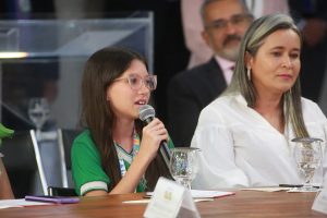 Estudantes e representantes das escolas com 10 pontos no Ideb 2023 apresentaram suas experiências educacionais para o presidente Lula e o ministro Camilo Santana. Foto: Luís Fortes/MEC 4 13.jpg