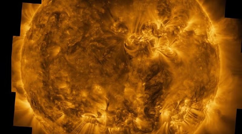 Esta imagem mostra a direção do campo magnético na superfície do Sol, chamada de ‘magnetograma’, capturada por um instrumento a bordo da Solar Orbiter em 22 de março de 2023. — Foto: ESA & NASA/Solar Orbiter/PHI Team