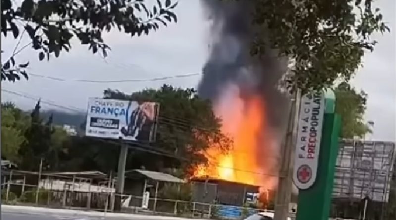 Casa  incendiada em SC