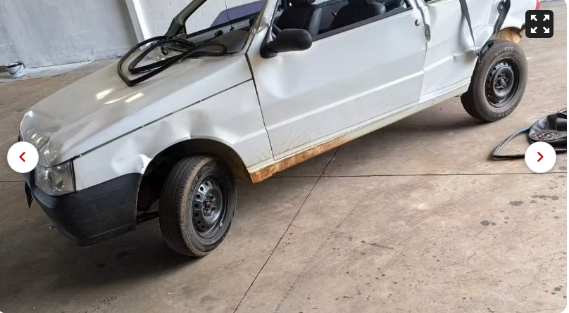 Carro ficou com diversos danos — Foto: Keli Cristina de Paula